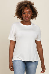 woman wearing a white short sleeve t-shirt paired with light blue jeans