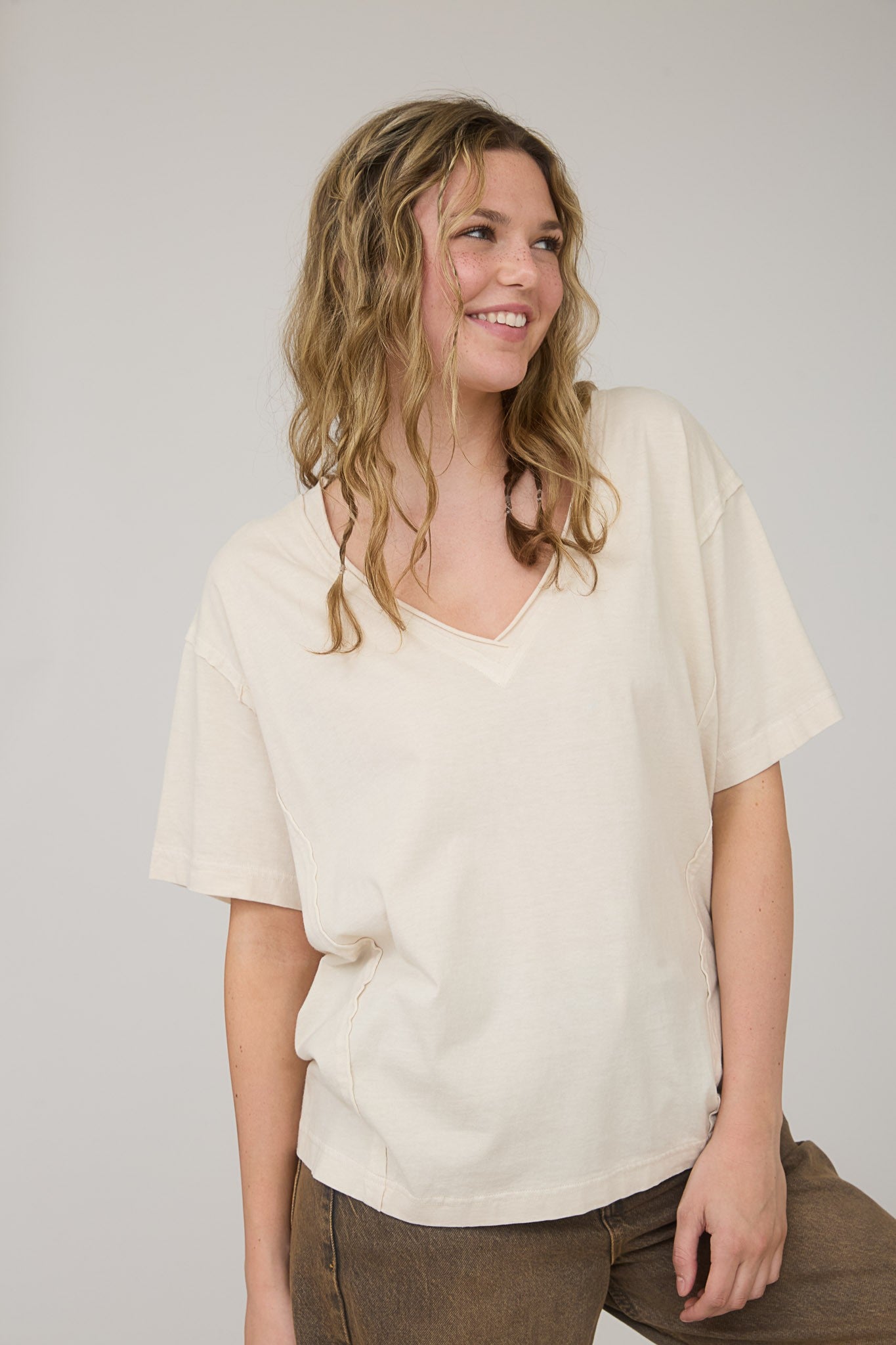 Cream Raw Edge V-Neck Short Sleeve T-Shirt