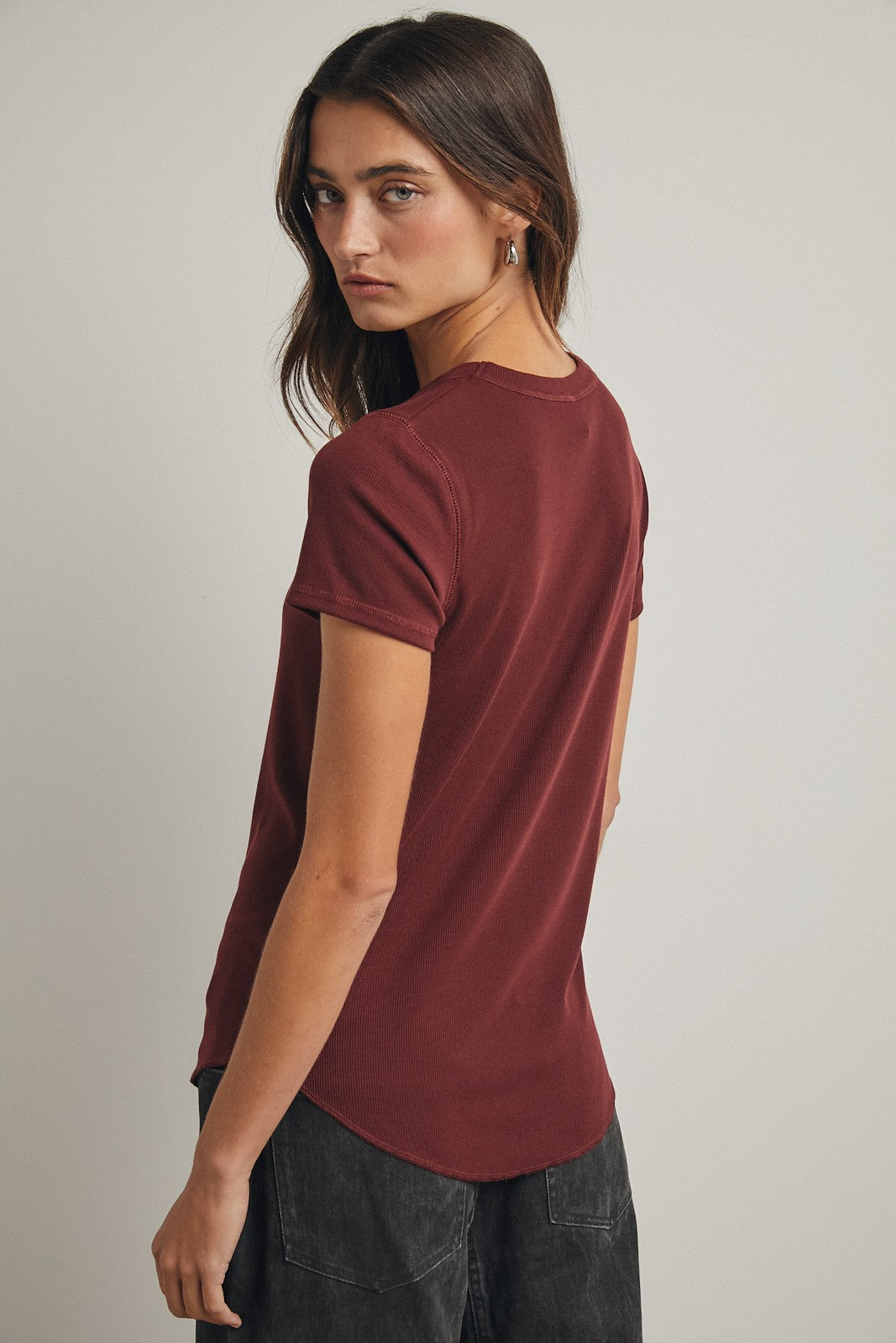 Burgundy Ribbed Short Sleeve Curved Hem Top
