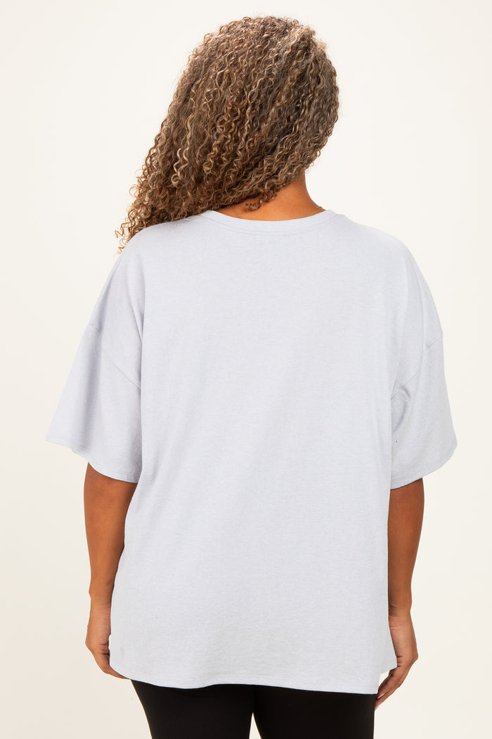 plus size woman wearing a loose-fitting light gray oversized t-shirt, view from the back