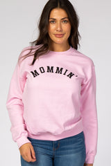 Light Pink "MOMMIN" Graphic Sweatshirt